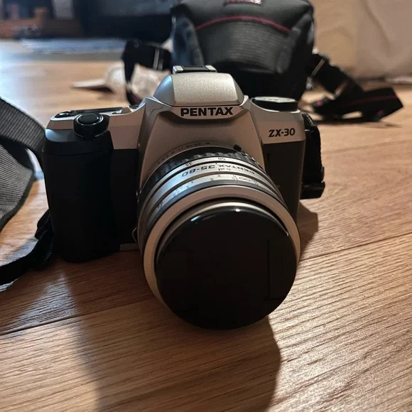 Pentax Camera ZX-30 with zoom lense, excellent condition!